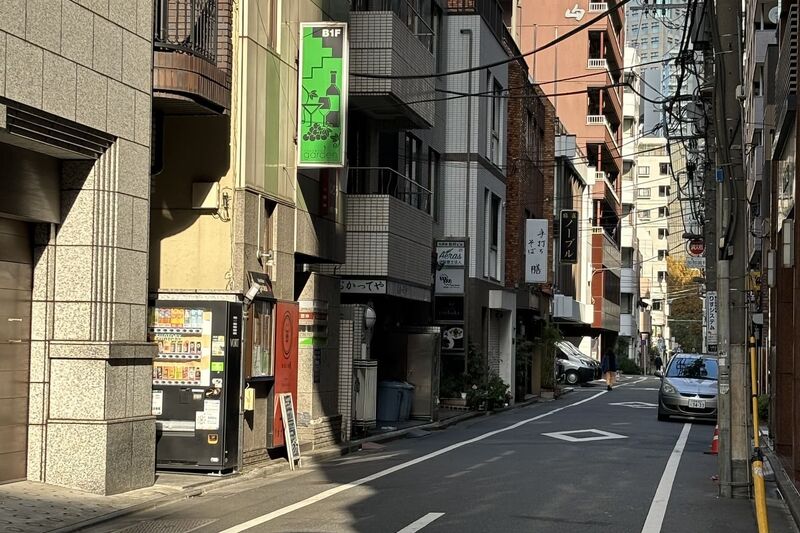 ➂緑の看板が目印